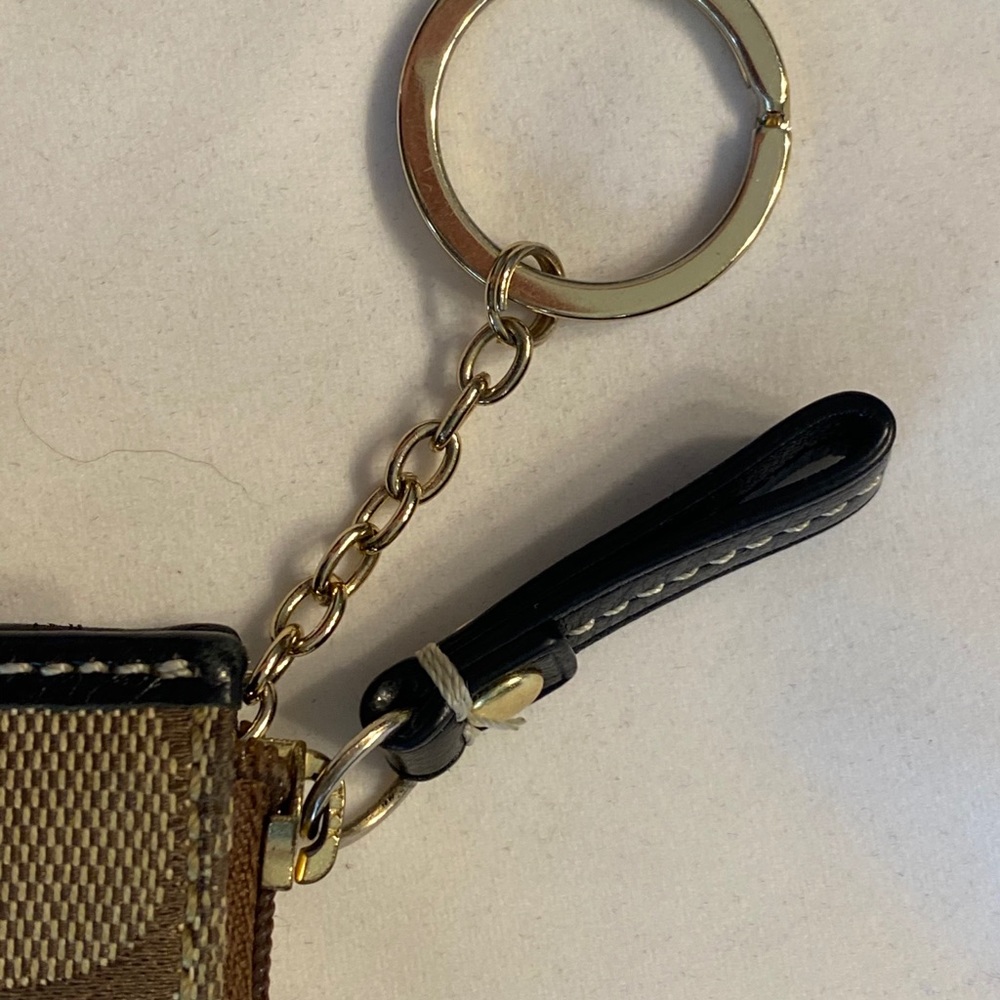 COACH Zippy Wallet Monogram Logo ID Keychain - Picture 3 of 6
